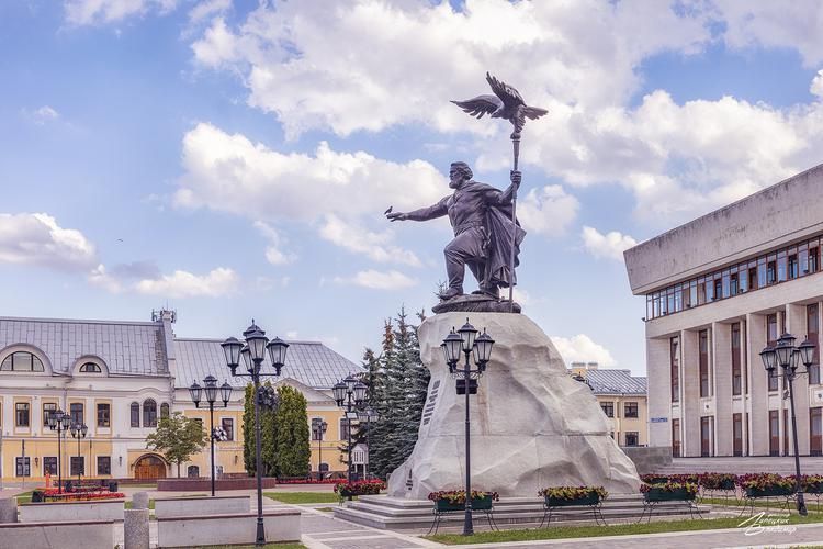 Герои эпохи: путешествие по героической поэме