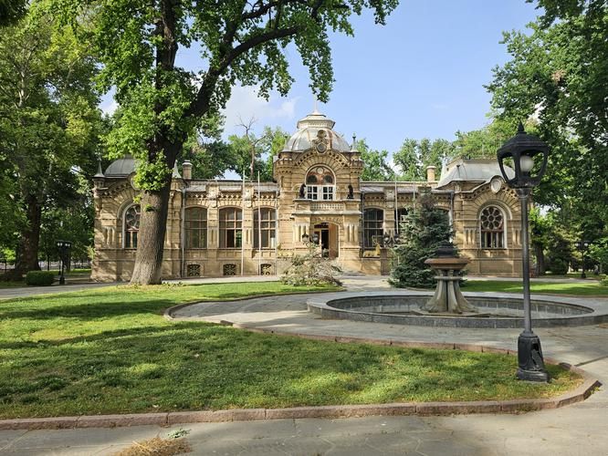 Рождество в Баку: огни, традиции и азербайджанское гостеприимство